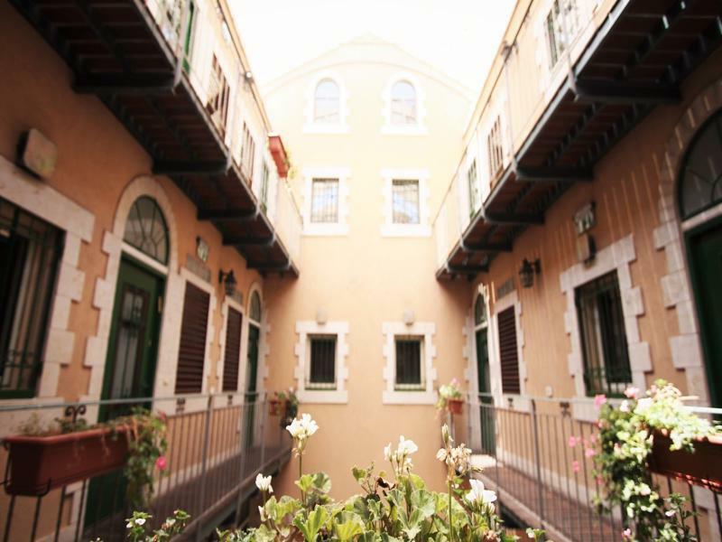 The Market Courtyard - Jérusalem